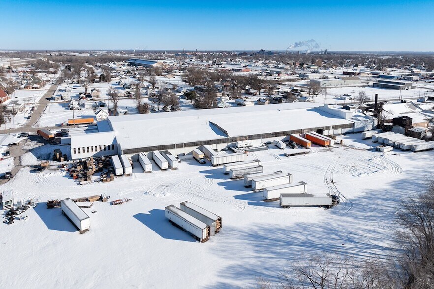 More Photos Of 1200 Bissell St, Venice Warehouse For Sale