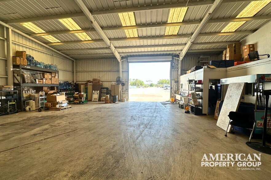 More Photos Of 1657 University Pky, Sarasota Unknown For Lease