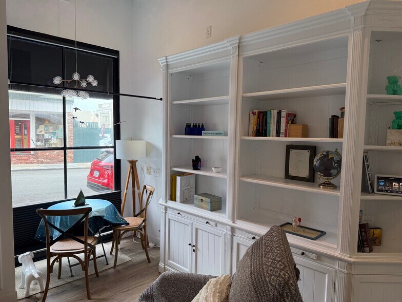 More Photos Of 217 Grand Ave, Pacific Grove Storefront For Sale