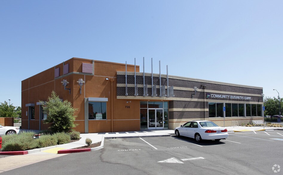 More Photos Of 725 Riverpoint Ct, West Sacramento Freestanding For Lease