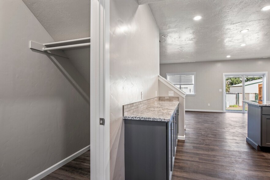 More Photos Of 560 Park Springs Ave, Baker City Apartments For Sale