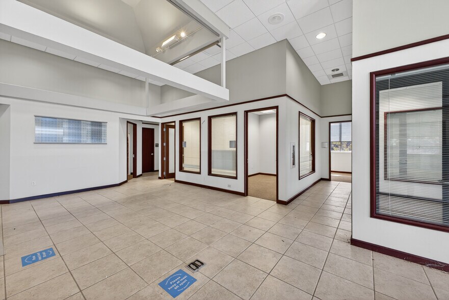 More Photos Of 18031 S Tamiami Trl, Fort Myers Bank For Lease