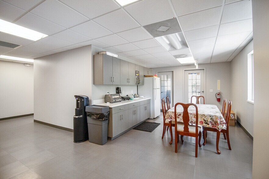 More Photos Of 410 Jacksonville Dr, Jacksonville Beach Medical For Sale
