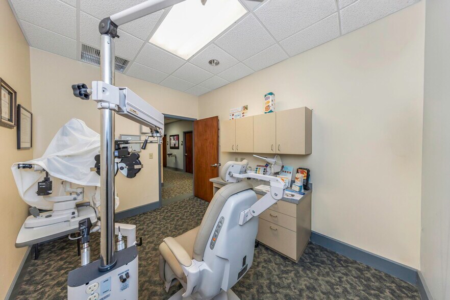 More Photos Of 2346 Drew St, Clearwater Office For Sale