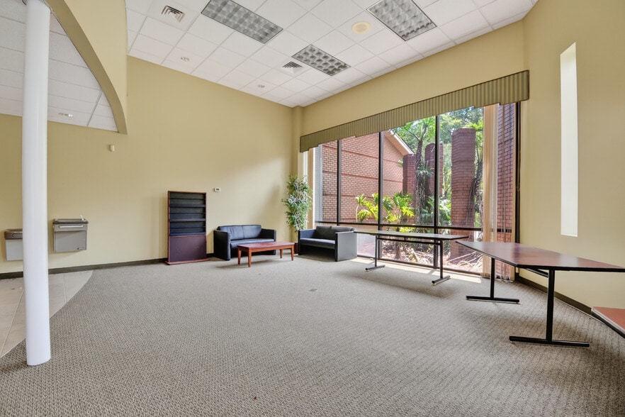 More Photos Of 6852 Belfort Oaks Pl, Jacksonville Medical For Sale