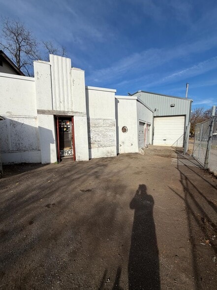 Primary Photo Of 923 Randolph Ave, Saint Paul Auto Repair For Sale
