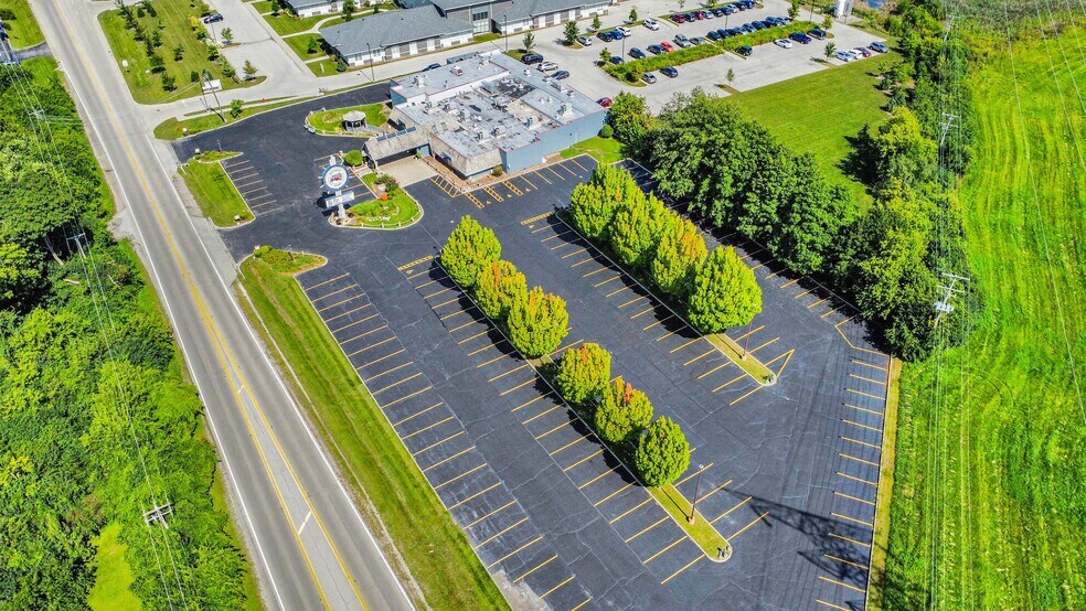 More Photos Of 890 E US Highway 45, Mundelein Freestanding For Sale
