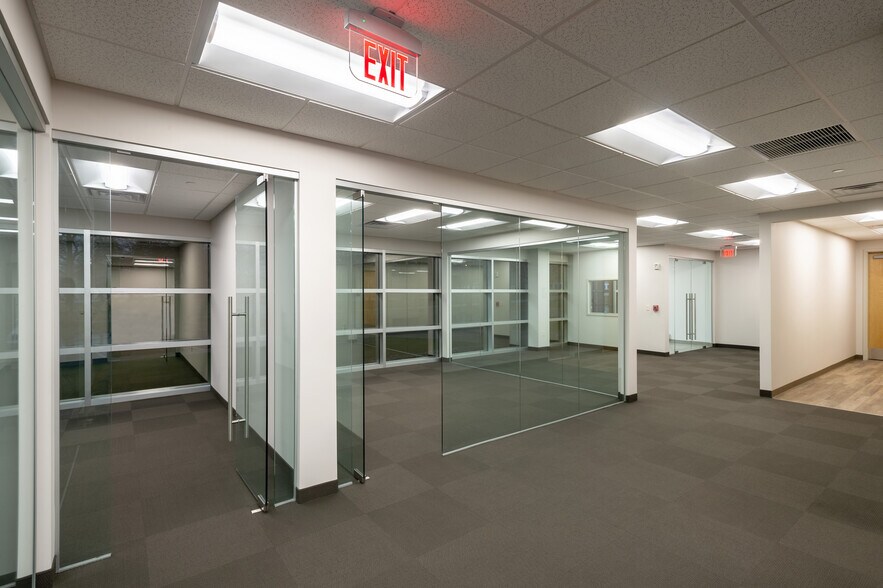 More Photos Of 400-410 Clearview Rd, Edison Warehouse For Lease