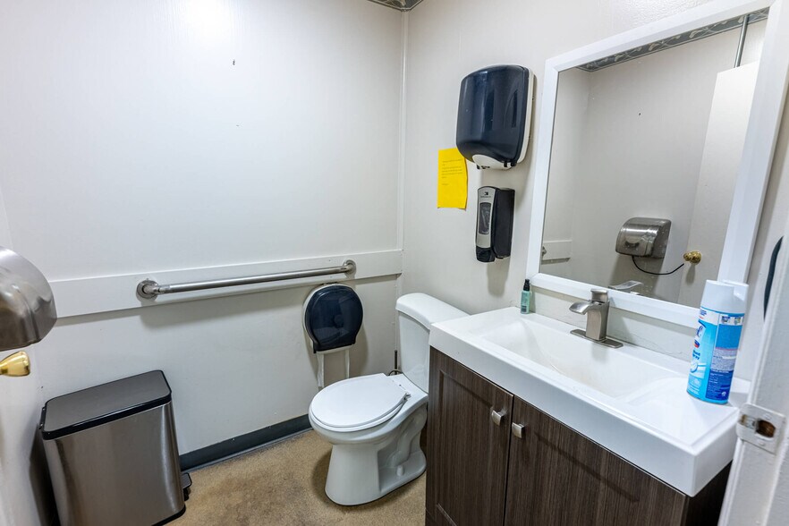 More Photos Of 6 S Smithville Rd, Dayton Office For Sale