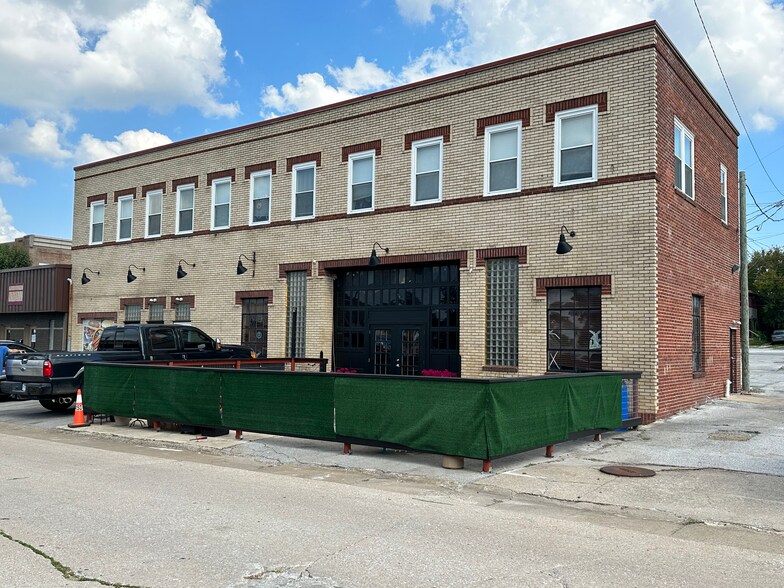 More Photos Of 105 S 3rd St, Rogers Restaurant For Lease
