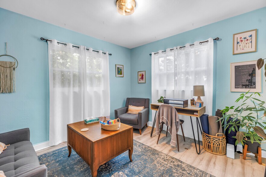 More Photos Of 559 49th St S, Saint Petersburg Storefront For Sale
