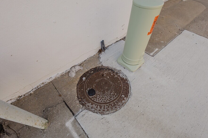 More Photos Of 724 N Main St, Newton Storefront For Sale