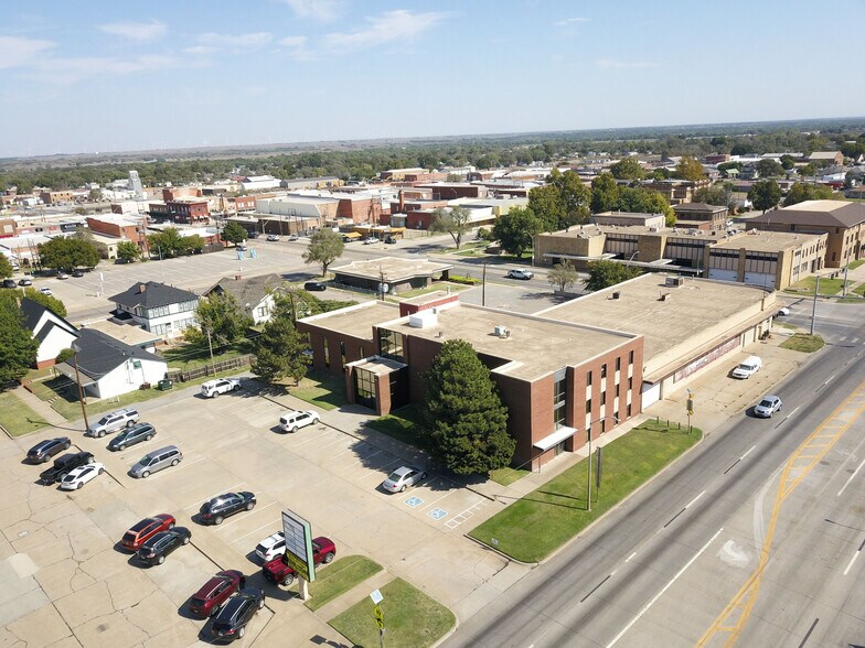 More Photos Of 1222 10th St, Woodward Office For Sale