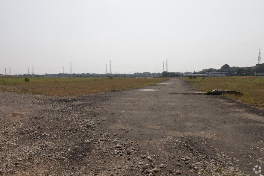 More Photos Of 939 RT 1, Edison Unknown For Lease