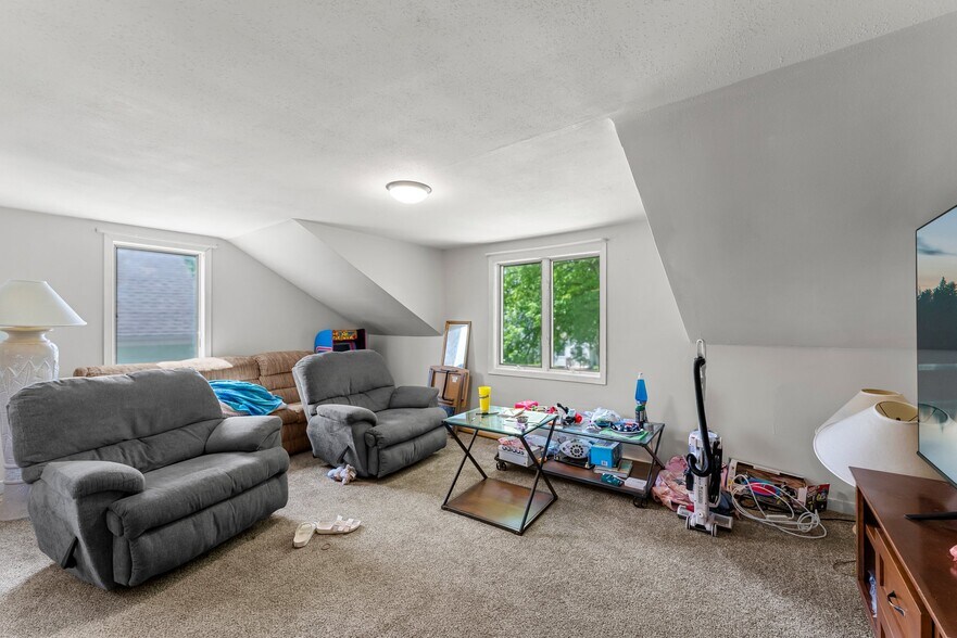 More Photos Of 820 N 6th St, Montevideo Apartments For Sale
