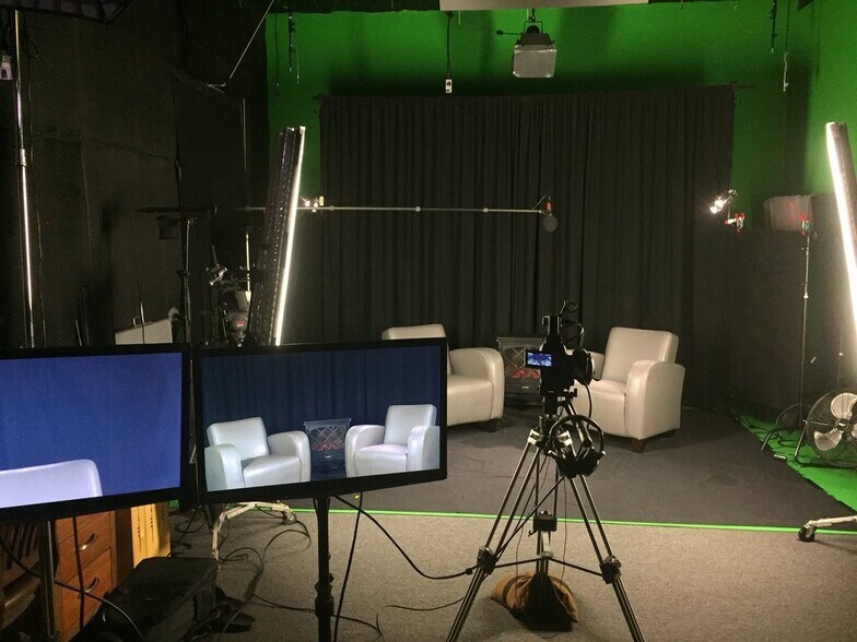 More Photos Of 8115 Foothill Blvd, Sunland Storefront Retail Office For Sale