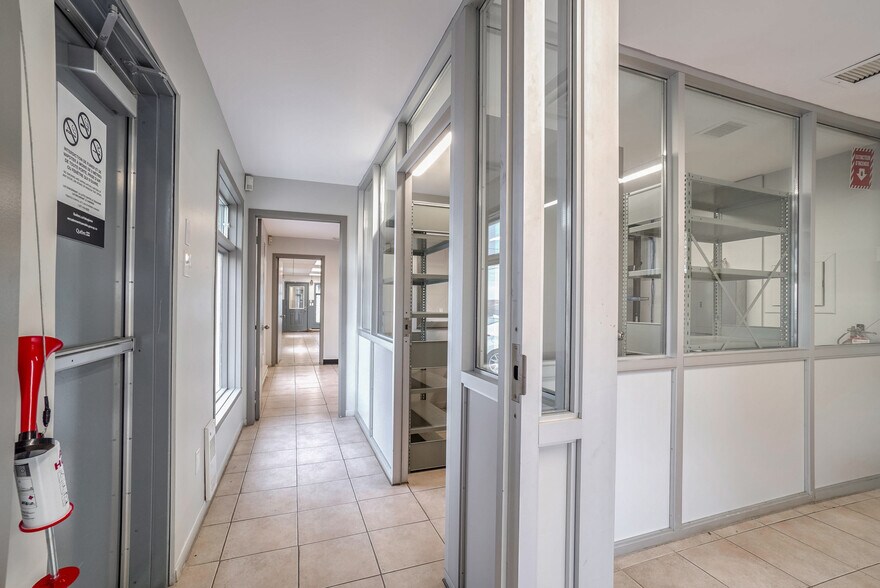 More Photos Of 944A Ch Trudeau, Saint-mathieu-de-beloeil Warehouse For Lease