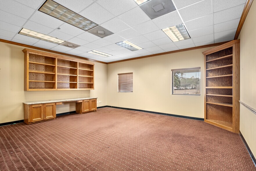 More Photos Of 3219 Harrisburg Blvd, Houston Medical For Lease