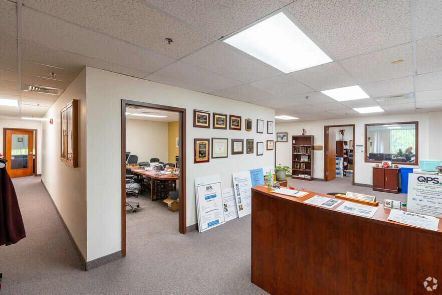 More Photos Of 28 Lord Rd, Marlborough Office For Lease