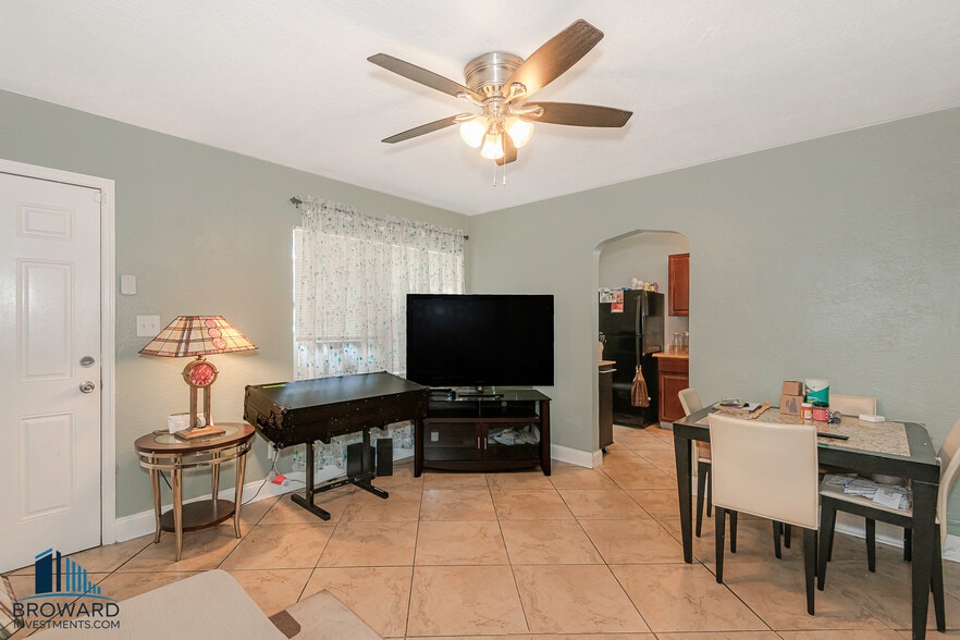 More Photos Of 224 SW 15th St, Dania Beach Apartments For Sale
