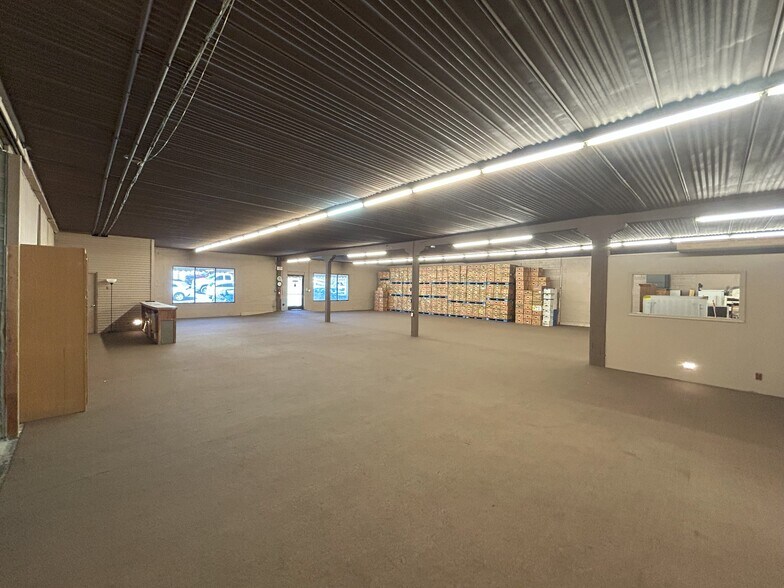 More Photos Of 14165 Market St, Walnut Grove Showroom For Sale