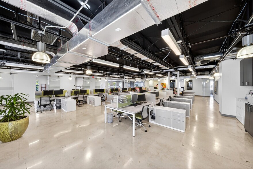More Photos Of 7630 Biscayne Blvd, Miami Office For Lease