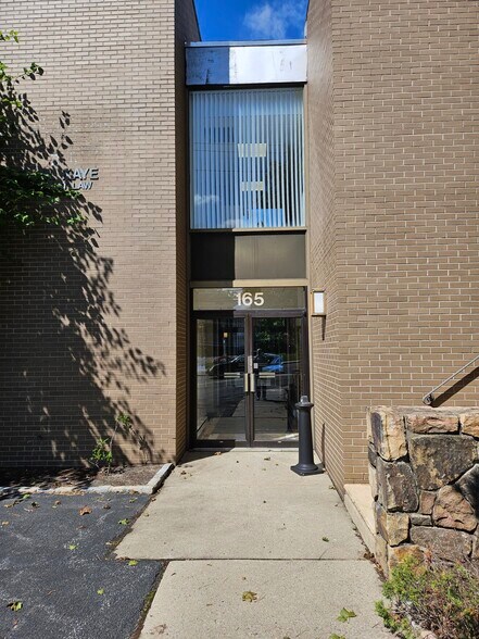 More Photos Of 165 W Putnam Ave, Greenwich Office For Lease