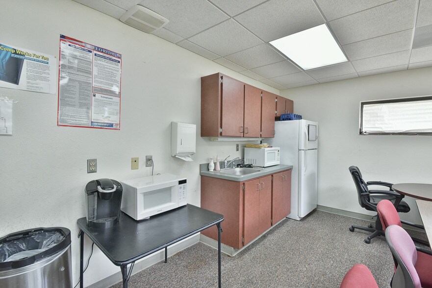 More Photos Of 1805 SE Lake Weir Ave, Ocala Medical For Sale