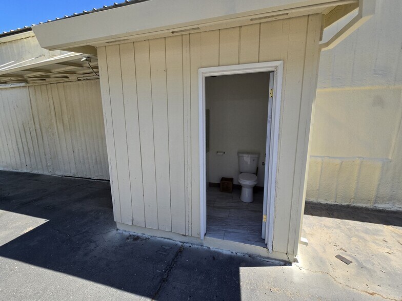 More Photos Of 10 Daisy Ave, Lodi Warehouse For Lease