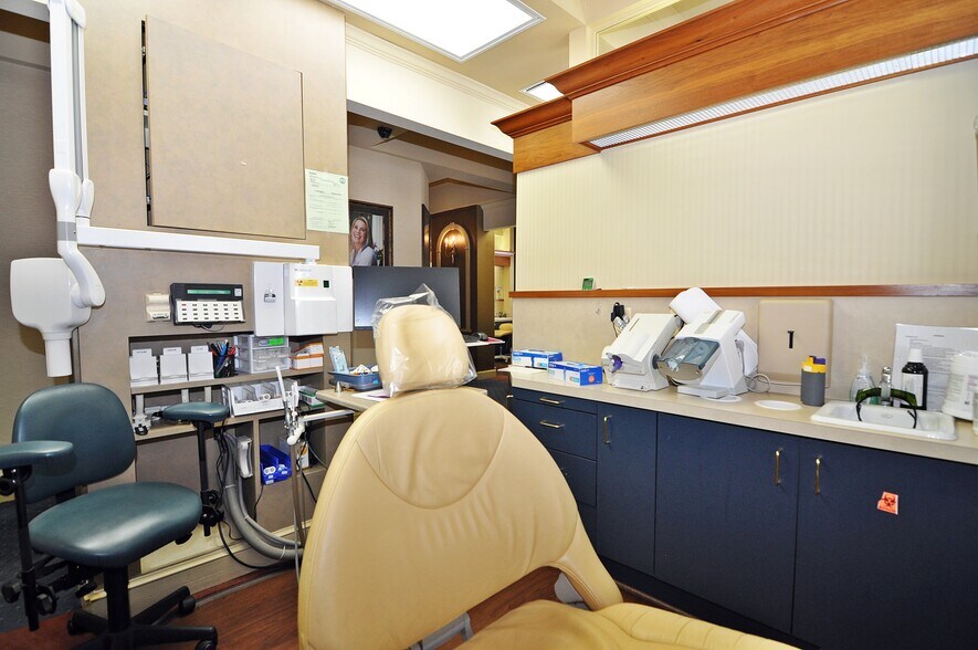 More Photos Of 10614 Warwick Ave, Fairfax Office For Lease