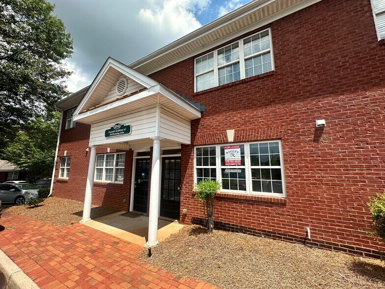 Primary Photo Of 327 Dahlonega St, Cumming Office For Lease