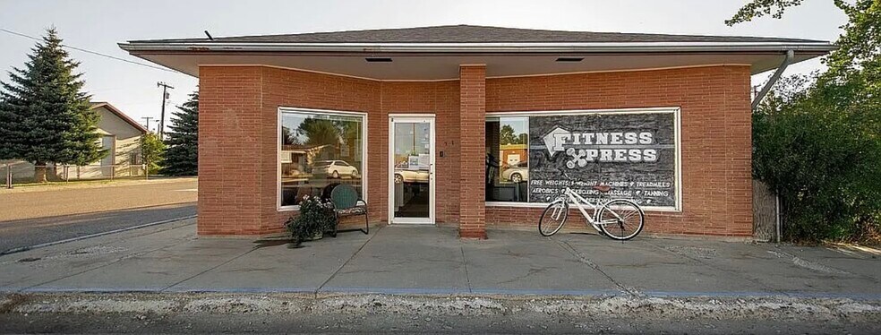 Primary Photo Of 111 2nd St E, Chester Specialty For Sale