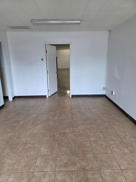More Photos Of 8531 Whitaker St, Buena Park Warehouse For Lease