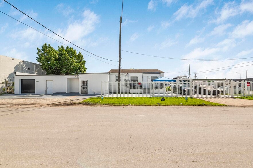 More Photos Of 3705 NW 35th Ave, Miami Warehouse For Sale