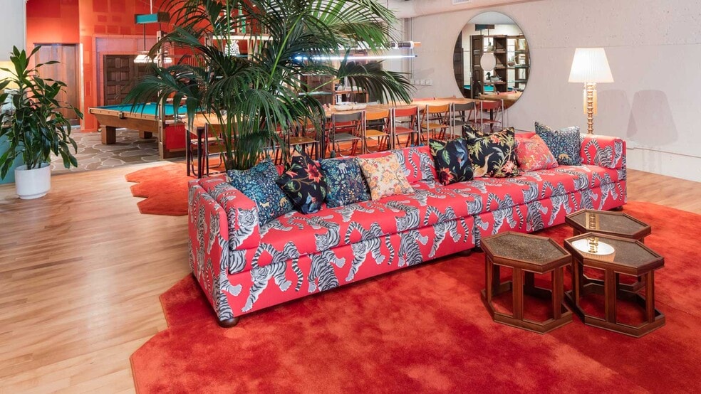 More Photos Of 607 4th St, Los Angeles Showroom For Sale