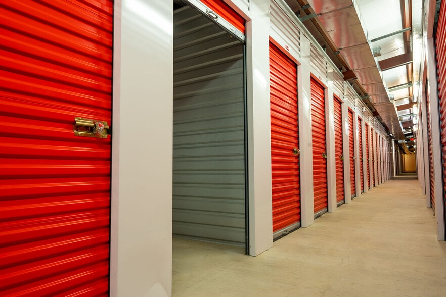 More Photos Of 6045 Fairmont Pky, Pasadena Self Storage For Sale