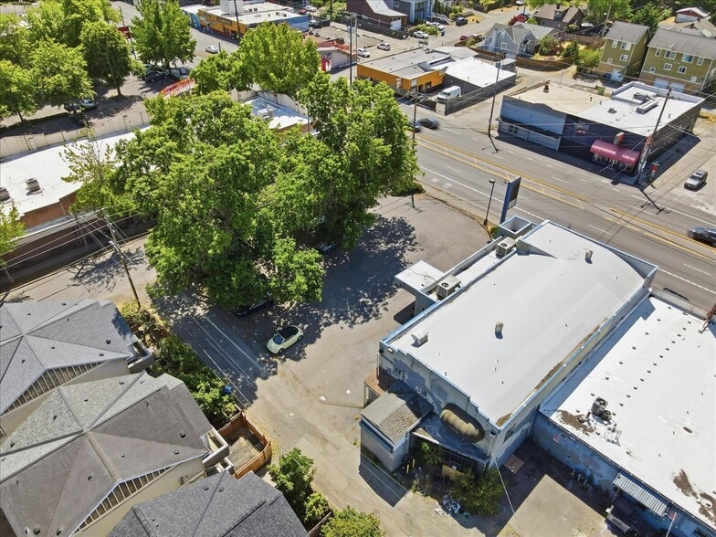 More Photos Of 10310 Aurora Ave N, Seattle Warehouse For Sale