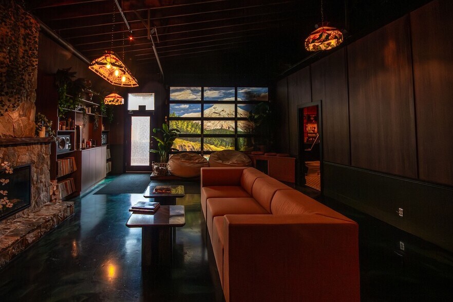 More Photos Of 1024 Main St, Vancouver Flex For Sale