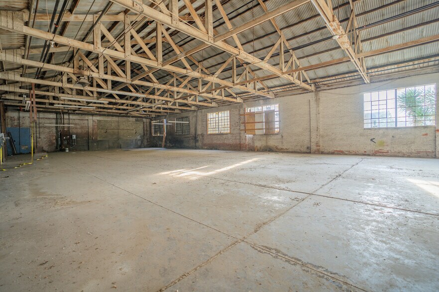 More Photos Of 1209 6th St, Los Banos Storefront For Lease