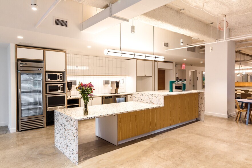 More Photos Of 75 Rockefeller Plaza, New York Office For Lease