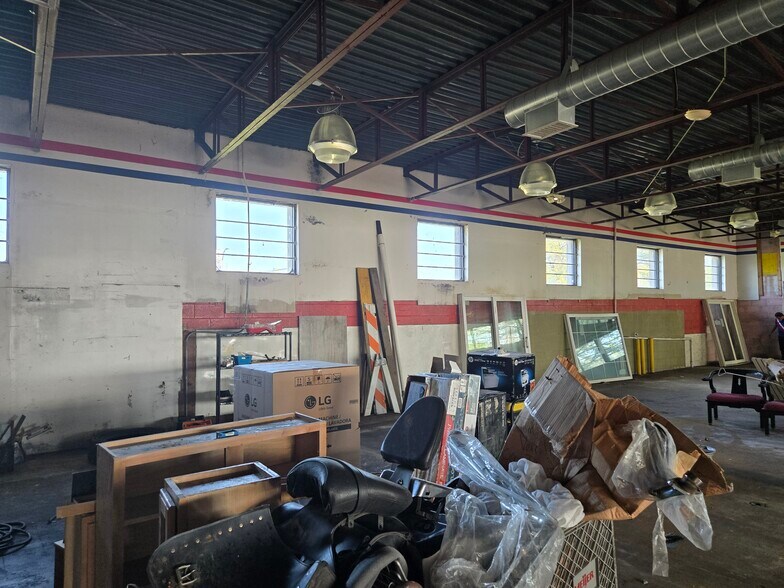 More Photos Of 25814 Ecorse Rd, Taylor Convenience Store For Sale