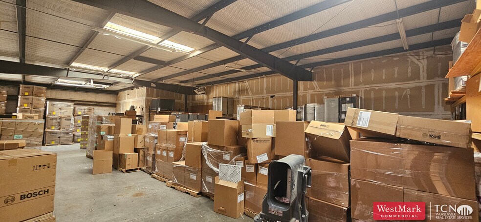 More Photos Of 6035 45th St, Lubbock Showroom For Lease