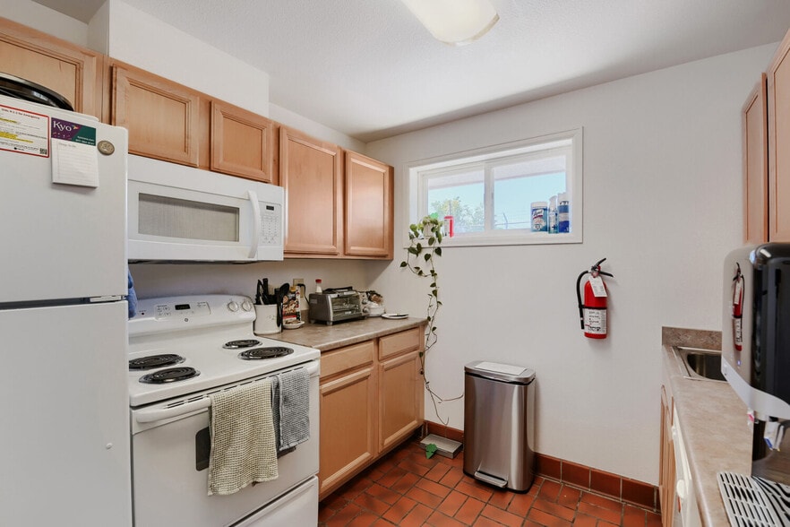 More Photos Of 641 E 112th Ave, Northglenn Veterinarian Kennel For Sale