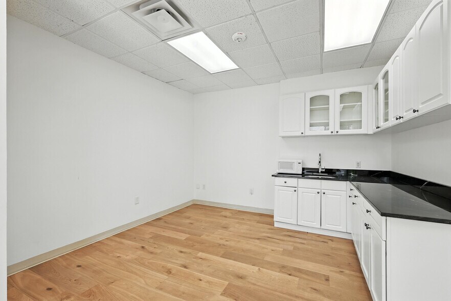 More Photos Of 1100 W Campbell Rd, Richardson Office For Sale