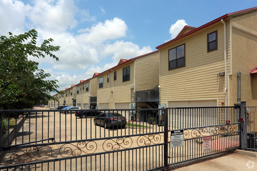 More Photos Of 12989 Bellaire Blvd, Houston Storefront For Sale