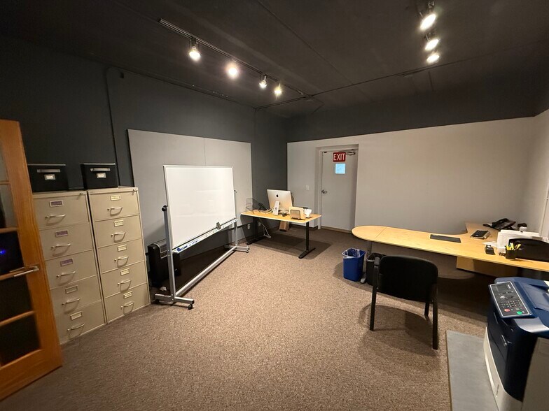 More Photos Of 2238-2240 Edgewood Ave S, Minneapolis Light Manufacturing For Lease