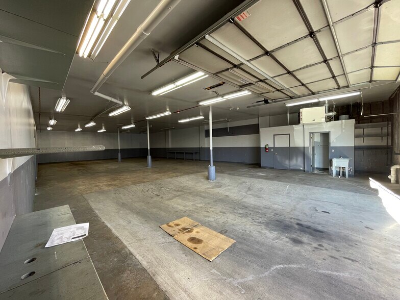 More Photos Of 419-423 Mannheim Rd, Bellwood Warehouse For Sale