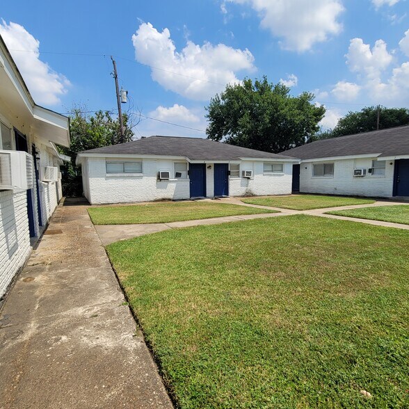 More Photos Of 4201-4203 Phlox St, Houston Apartments For Sale