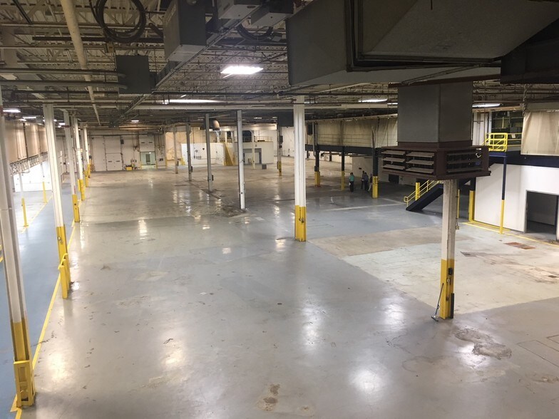 More Photos Of 414 E 40th St, Holland Manufacturing For Lease