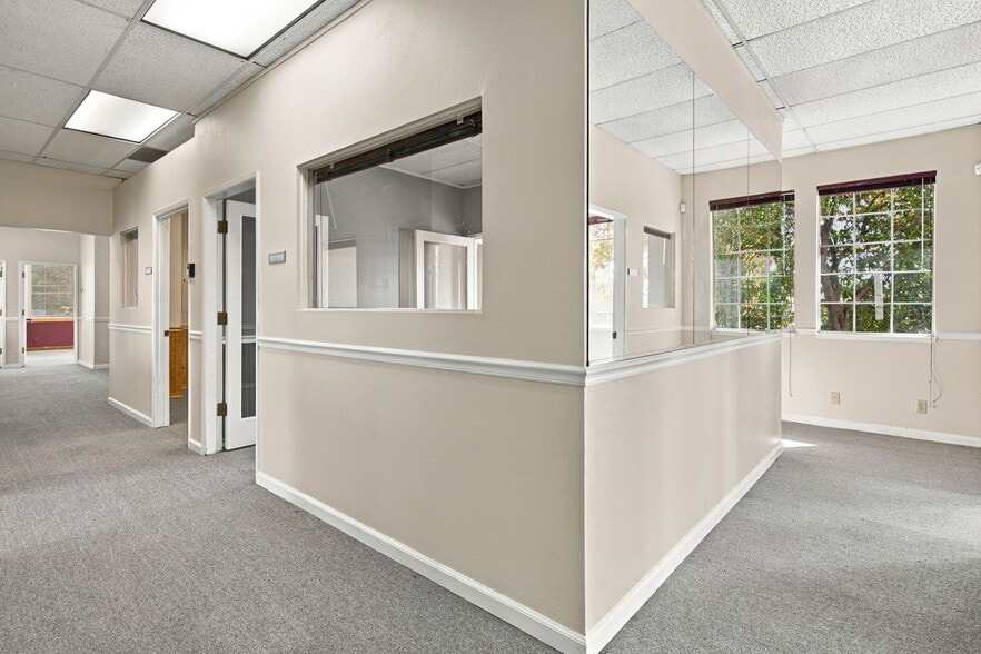 More Photos Of 403 W 11th St, Tracy Office For Sale